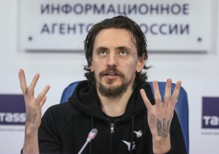 Полунин рассказал о своих тату с изображением Путина и герба Украины