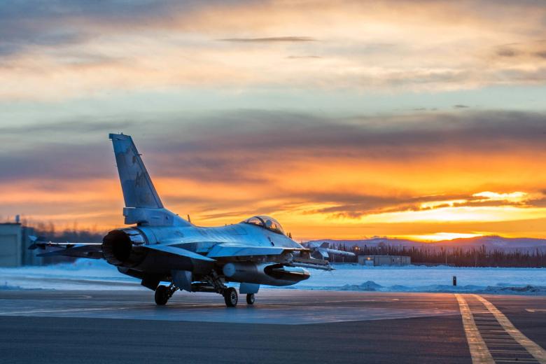 истребитель F-16
