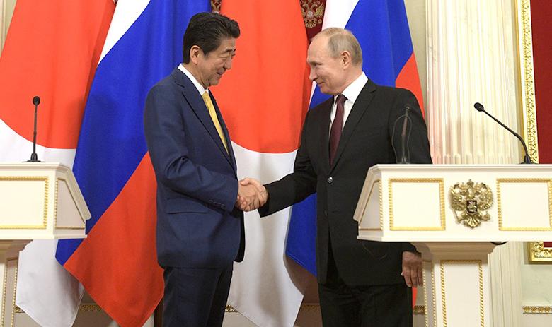 Премьер-министр Японии Синдзо Абэ и президент РФ Владимир Путин