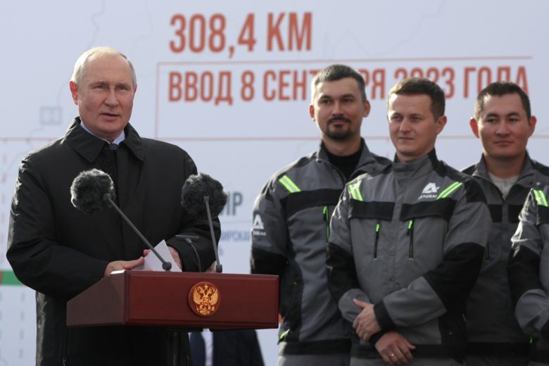 Президент РФ Владимир Путин на церемония открытия участков автомобильной дороги М-12 «Восток»