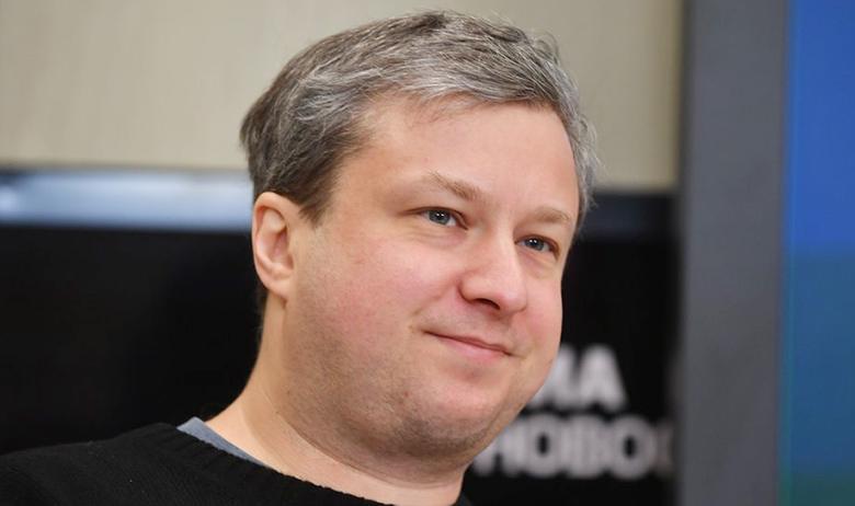 Антон Долин