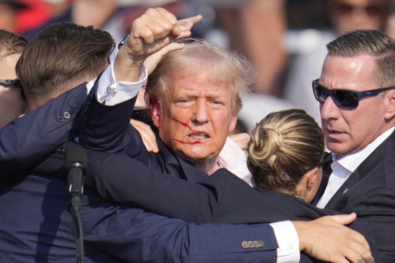 На экс-президента США Дональда Трампа совершено покушение во время предвыборного митинга в штате Пенсильвания