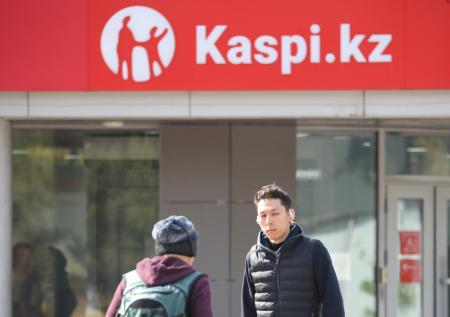 Раскрыто, кто больше не сможет оформлять банковские карты в Казахстане