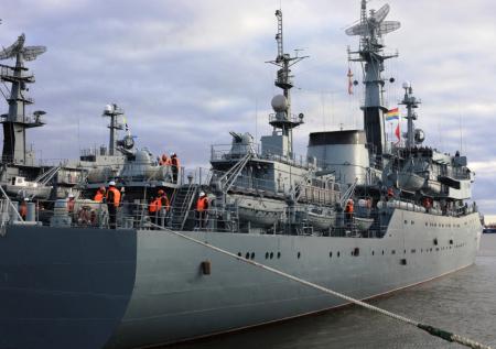 Avia.pro: российский военный корабль незаметно подошёл к побережью Британии