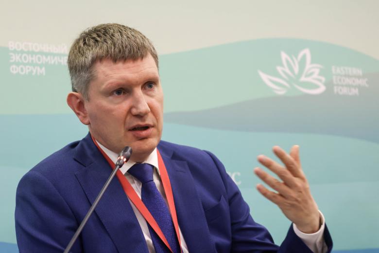 Министр экономического развития РФ Максим Решетников во время сессии «Путешествие на Восток: возможности для инвесторов и туристов» в рамках Восточного экономического форума — 2022