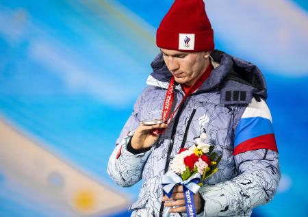 Серебро Большунова и подтверждённый допинг Валиевой: итоги дня в Пекине 