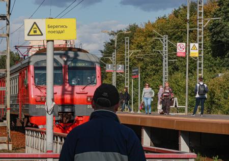 Девочка в Ленобласти забралась на электричку и получила удар током