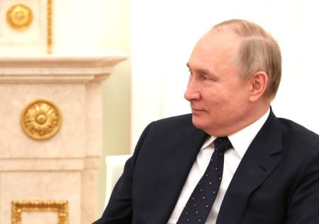 Песков рассказал о «крайне ненормированном» рабочем дне президента РФ
