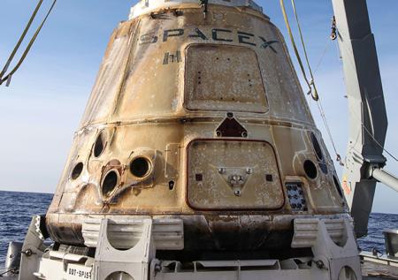 Космический корабль Cargo Dragon приводнился в Атлантике