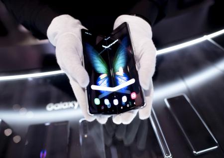 Некоторые новые смартфоны Samsung будут продаваться без зарядок 