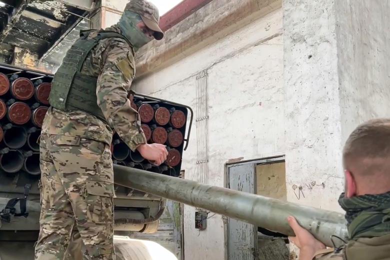Боевая работа реактивной системы залпового огня (РСЗО) «Град» в зоне СВО