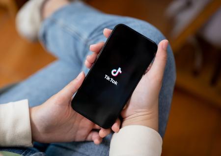 TikTok отучит детей пользоваться приложением после 10 вечера