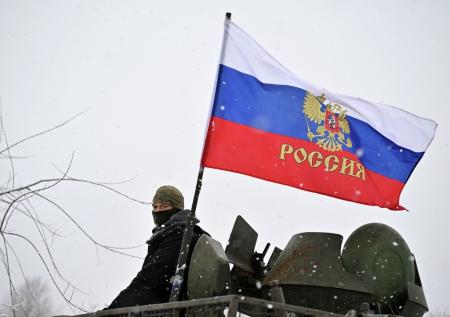 Появилось видео с поднятием российского флага в районе Курской области