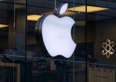Apple стала первой из IT-компаний, открывшей представительство в России