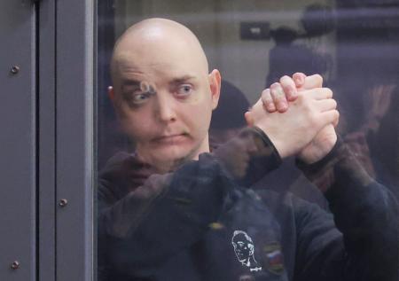 Осужденного на 22 года журналиста Сафронова этапировали в колонию