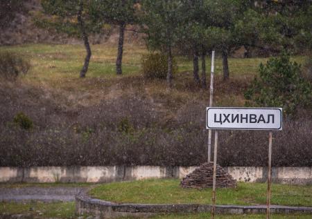 Цхинвалу временно вернули второе название Сталинир