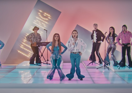 Песня Uno группы Little Big вошла в топ-10 iTunes в пяти странах