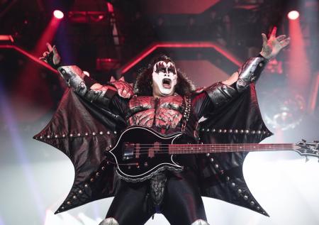 Вокалист KISS раскритиковал способность Байдена управлять страной