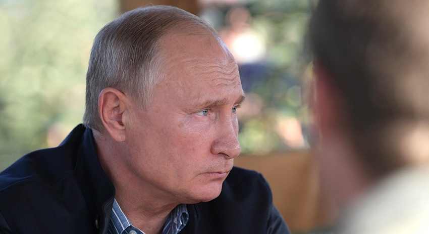 Владимир Путин в беседке