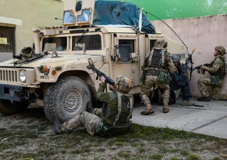 Украинские военные объекты в Запорожской области передадут России
