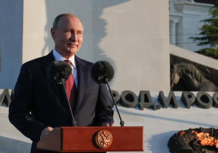 Путин заявил, что Крым и Севастополь с Россией вместе навсегда 
