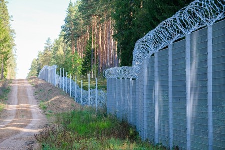Латвия «по-английски» возобновила пропуск транспорта через «Патерниеки»
