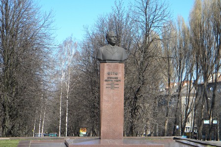 На родине Брежнева не нашли денег на снос его памятника