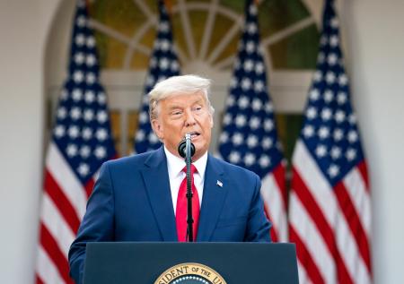 Политолог предсказал победу Трампа на выборах на фоне скандала с Байденом
