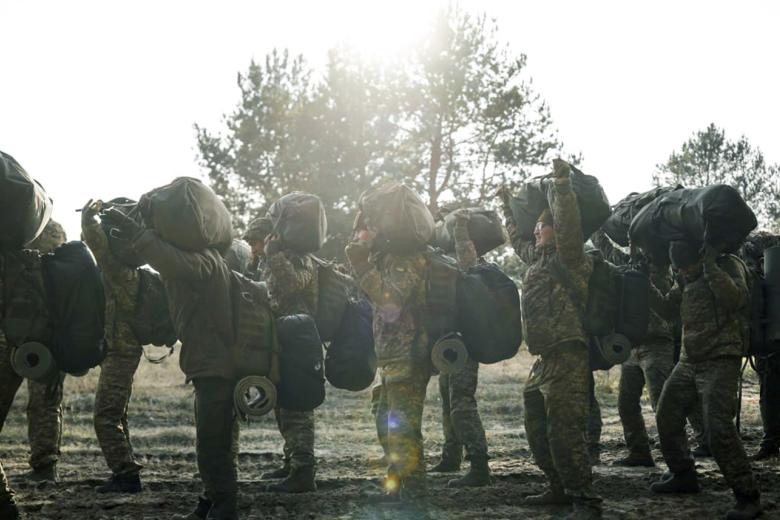 Военнослужащие вооруженных сил Украины в зоне боевых действий