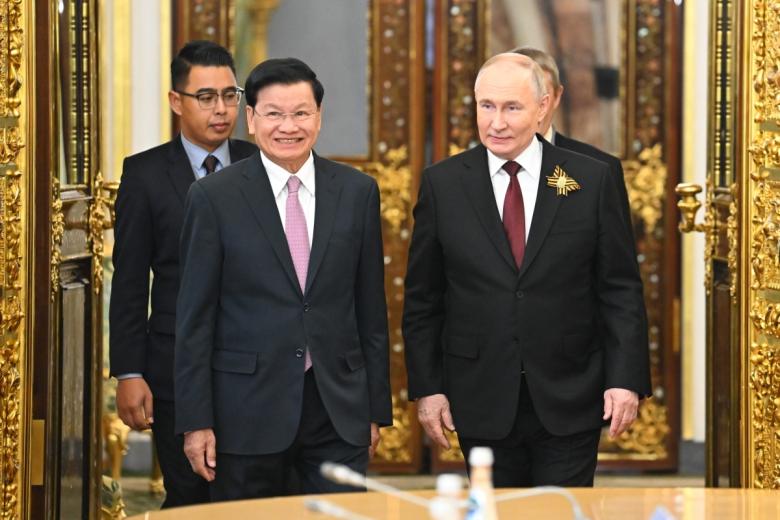 Владимир Путин и президент Лаоса Тхонглун Сисулит