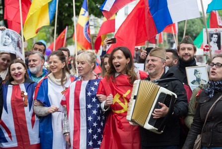 Тель-Авив, Париж, Берлин: как проходят шествия «Бессмертного полка» в мире