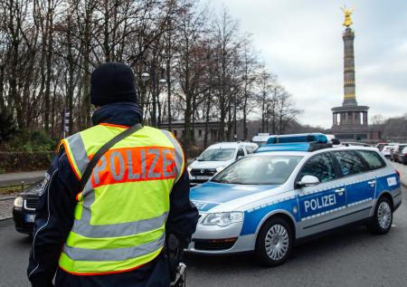 РФ потребовала от ФРГ наказать виновных в осквернении памятника в Берлине