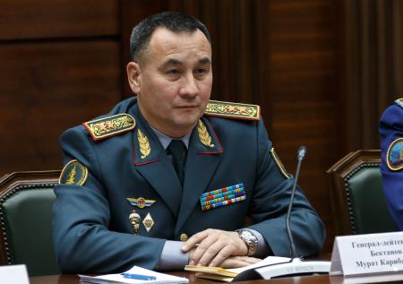 В Казахстане задержали бывшего министра обороны