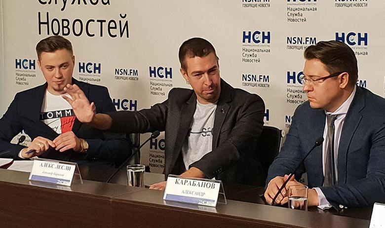 Александр Кириллов (в центре)
