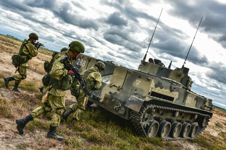 В рамках совместного тактического учения “Славянское братство — 2020” российские и белорусские десантники отработали совместные тактические действия