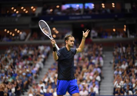 Медведев проиграл Кирьосу на US Open и потеряет первую строчку рейтинга
