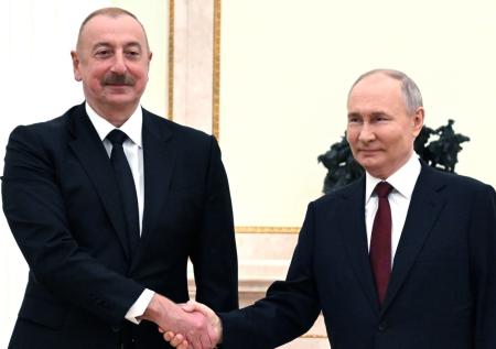 Путин поздравил Алиева с Днем независимости Азербайджана