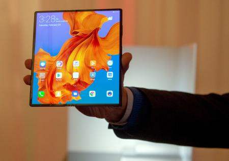 Huawei отложила релиз складного смартфона Mate X