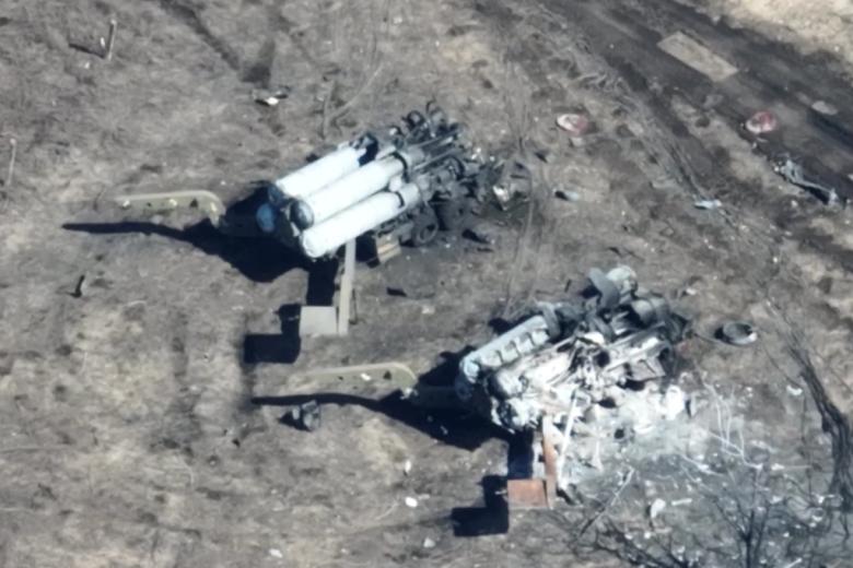 Уничтоженная позиция дивизиона зенитного ракетного комплекса (ЗРК) С-300 ВСУ в населенном пункте Циркуны Харьковской области. Стоп-кадр с видео, предоставленного Министерством обороны РФ