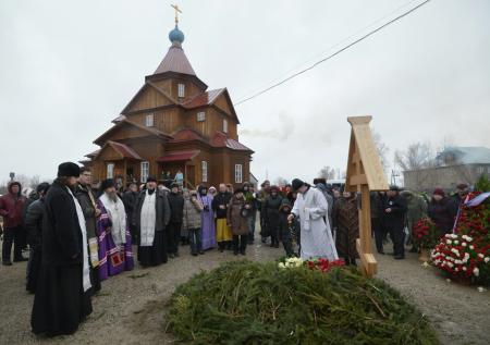 С могилы актёра Валерия Золотухина убрали крест