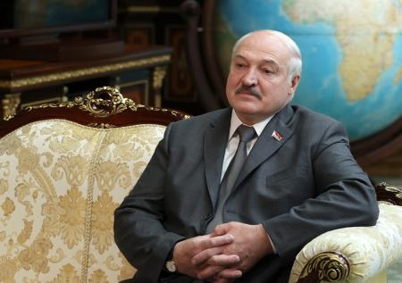Лукашенко признался, что разгружал вагоны