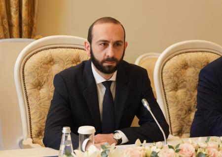 Глава МИД Армении пожаловался Лаврову на Баку