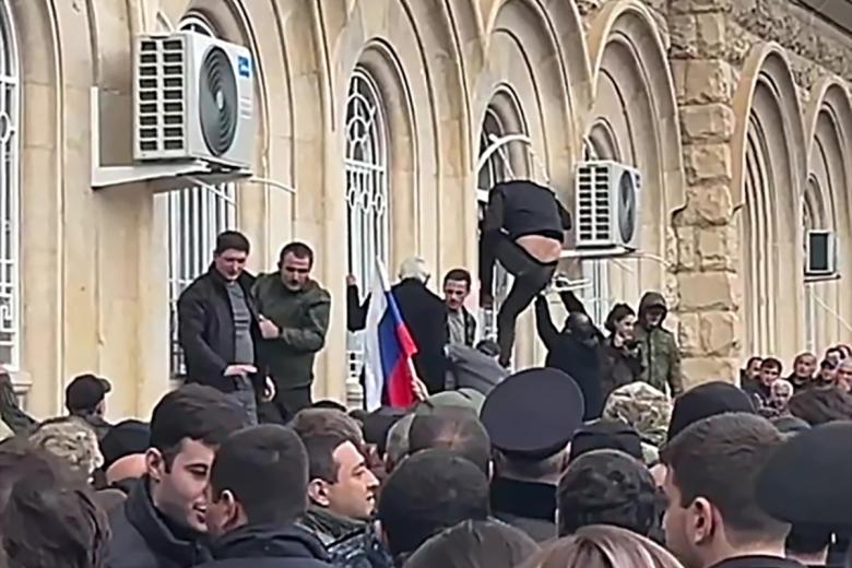 Обстановка у парламента Абхазии в Сухуме