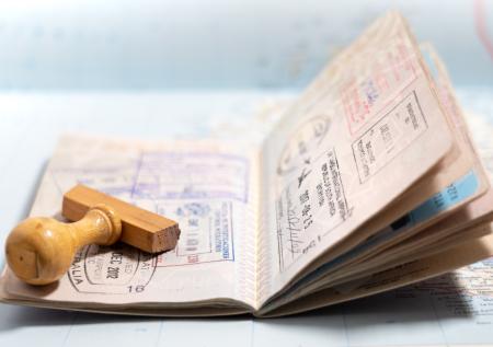 Франция и Германия намерены разрешить россиянам посещать Европу