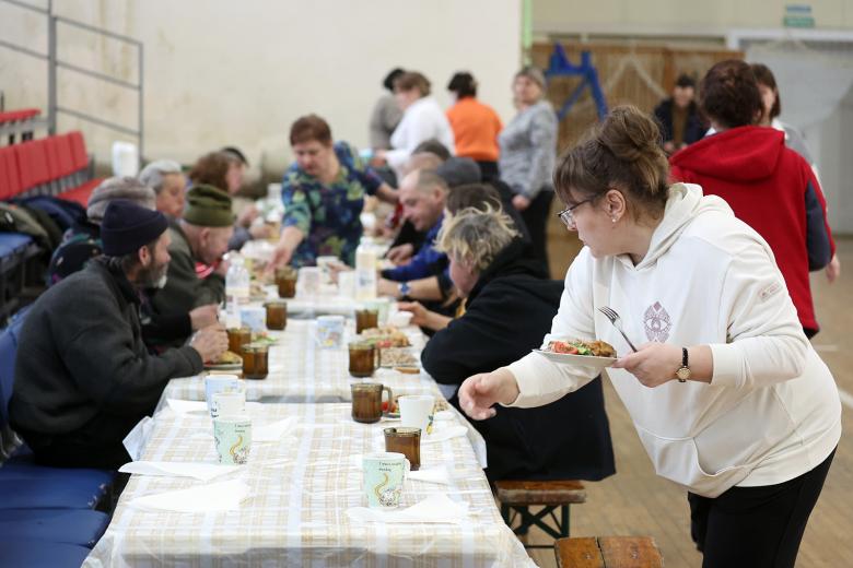 Обстановка в пункте временного размещения беженцев из Курской области