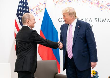 В Кремле раскрыли, планируются ли контакты Путина и Трампа