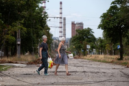 Еще 500 мирных жителей удалось эвакуировать с завода «Азот» в ЛНР
