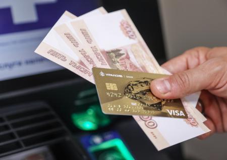 Юрист разъяснил, когда можно законно воспользоваться чужой картой