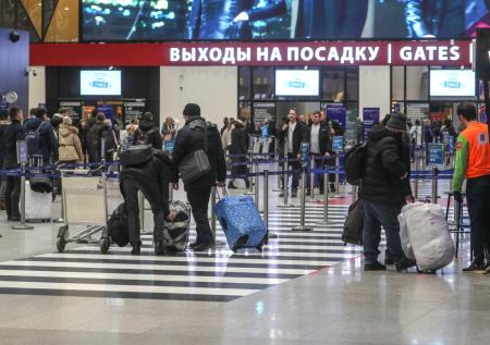 В Шереметьево отменили более сотни и отложили десятки рейсов