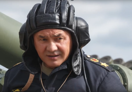 Шойгу протестировал трассу танкового биатлона